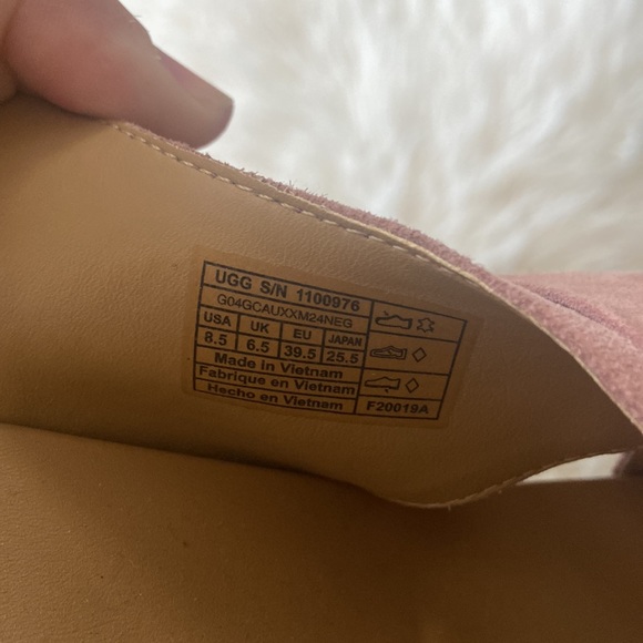 UGG wedge sandal. Beautiful mauve pink/subtle lavender . Excellent condition - Picture 8 of 8